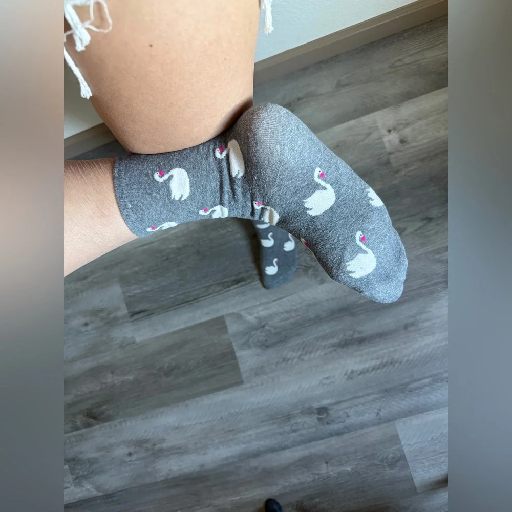 Kate Spade Swan Socks Mid Calf Length Gray White Pink Used